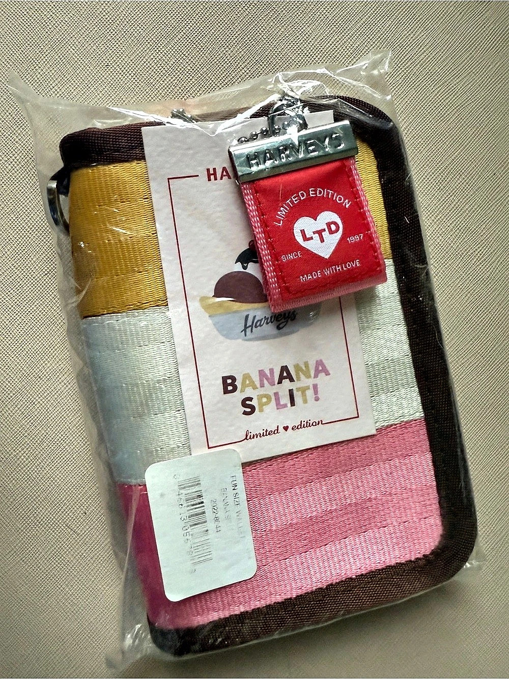 NIB Harvey's Seatbelt Bag Banana Split Limited Edition Fun Size Wallet